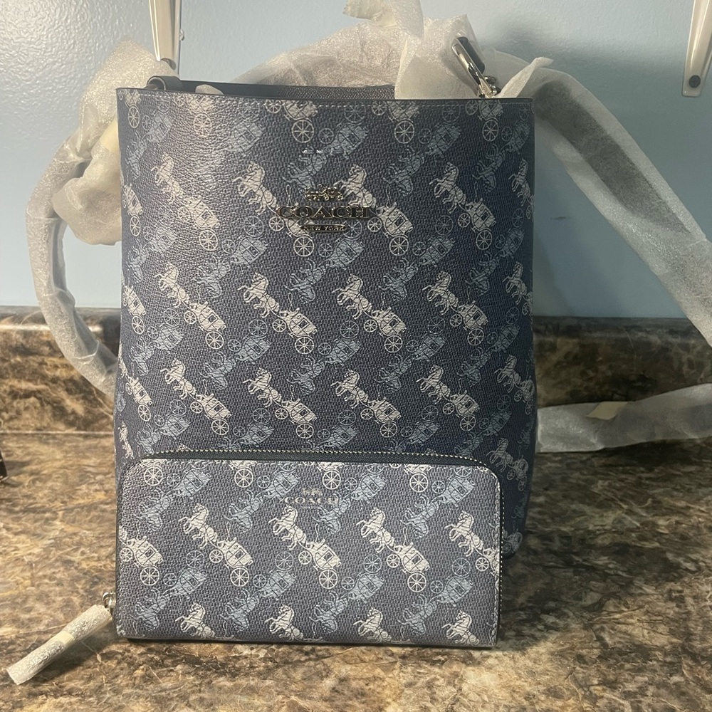 Coach large tote bag with wallet/ set